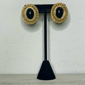Vintage Gold Tone Chain Link Oval Black Cabochon Clip On Earrings